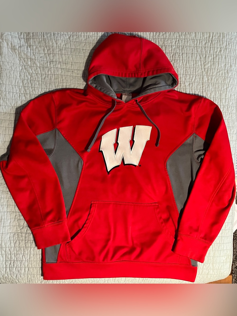 Men’s Wisconsin Badgers hoodie, size medium